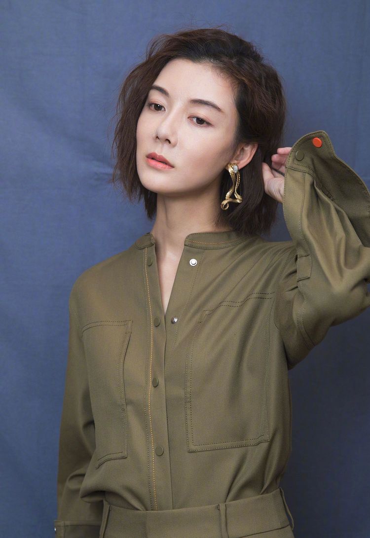 曾嫁山西首富的她凭亲爱的自己圈粉无数秀秋季气质穿搭