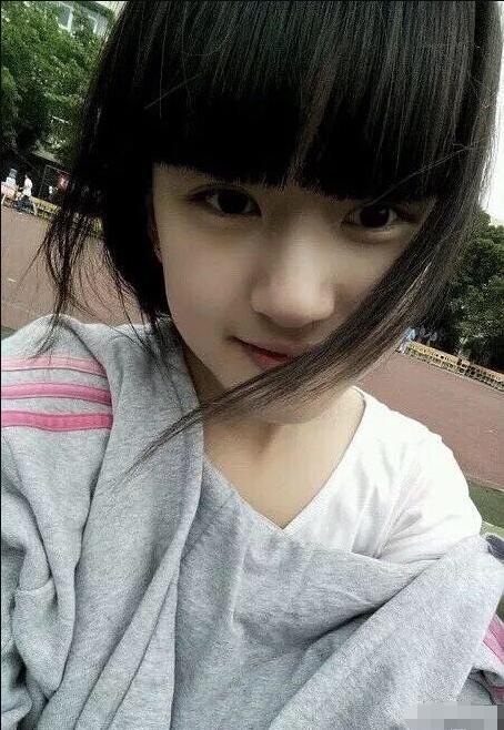 赵露思够漂亮了看到她的学生照原来她小时候就如此惊艳了