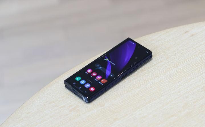 折叠屏手机扛鼎之作——三星galaxy z fold2 5g