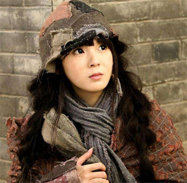 女星的乞丐造型,baby干净,江一燕邋遢,看到关晓彤:落难公主?