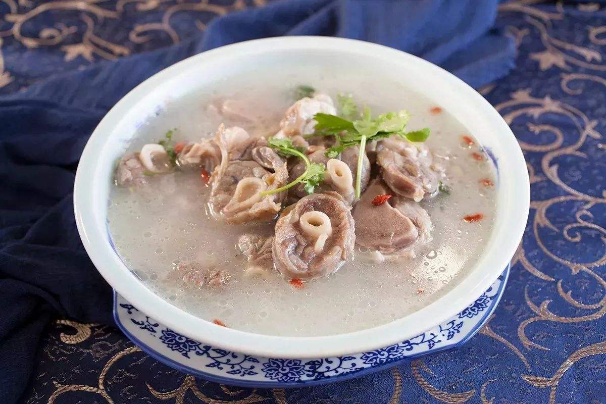 教你营养又解馋的枸杞羊肝汤,孩子们吃的很痛快,最