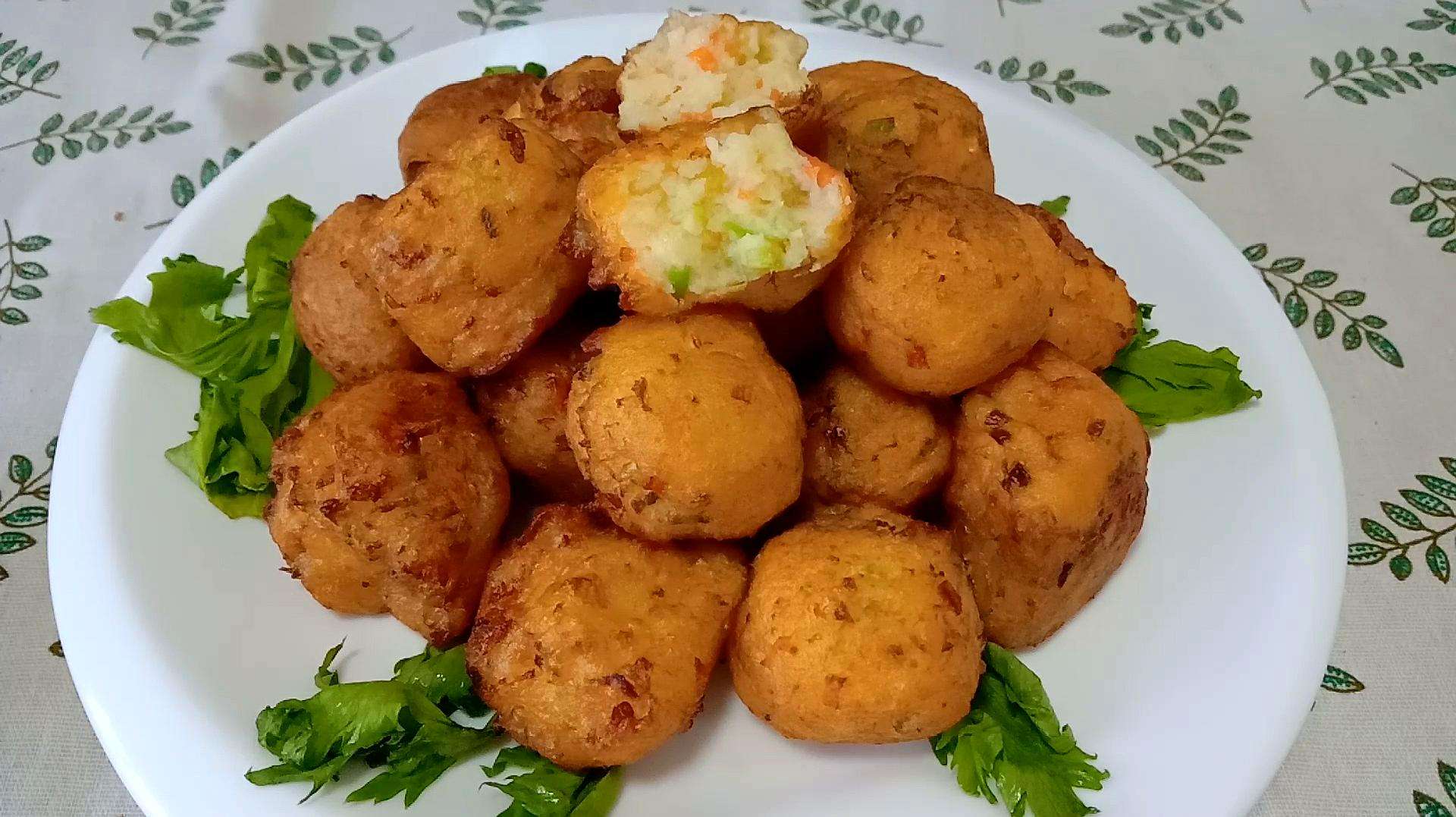 学会这么做油炸土豆丸子,香而不腻又营养美味,一口一个很是过瘾