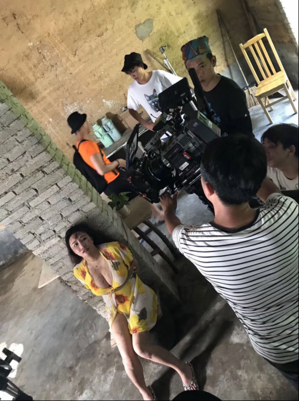 海滩大秀魅力难挡|劫后重生之宝藏之谜|无人岛|影片_新浪新闻