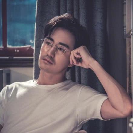 还记得那个在《大丈夫》中姐弟恋暖男赵康吗?