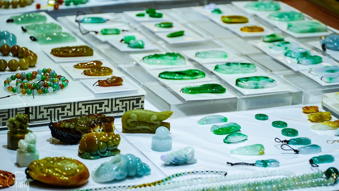 位于肇庆的国内最大翡翠加工基地,每个摊位都是千万身家|翡翠|玉器