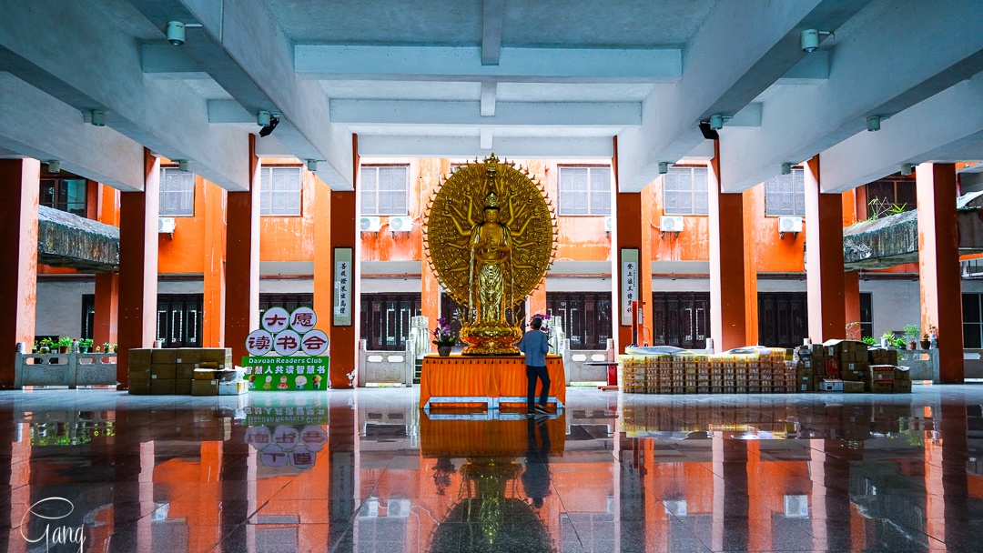 大雨中的四会六祖寺,除了雨声别样的安静