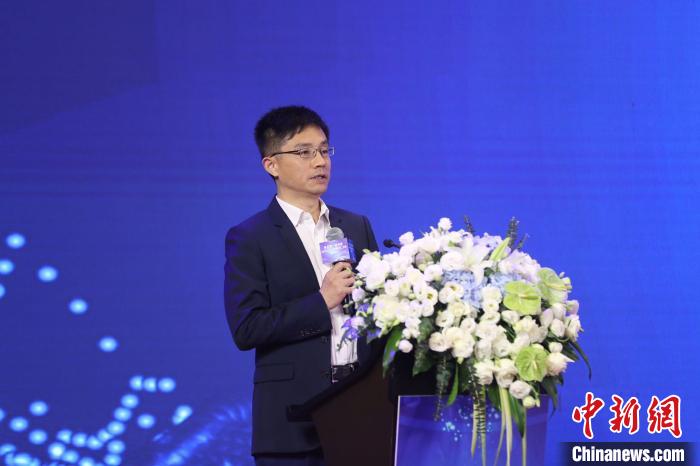 上海市长宁区区委书记王为人致辞. 张亨伟 摄