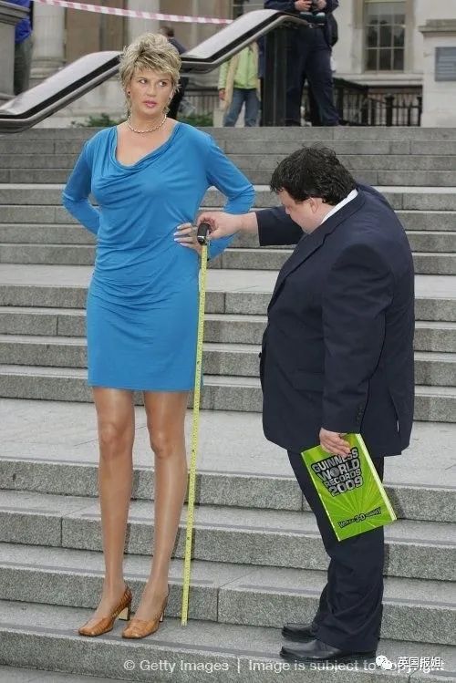 17岁美国女孩打破纪录成"世界腿王"!1米35的大长腿长什么样?