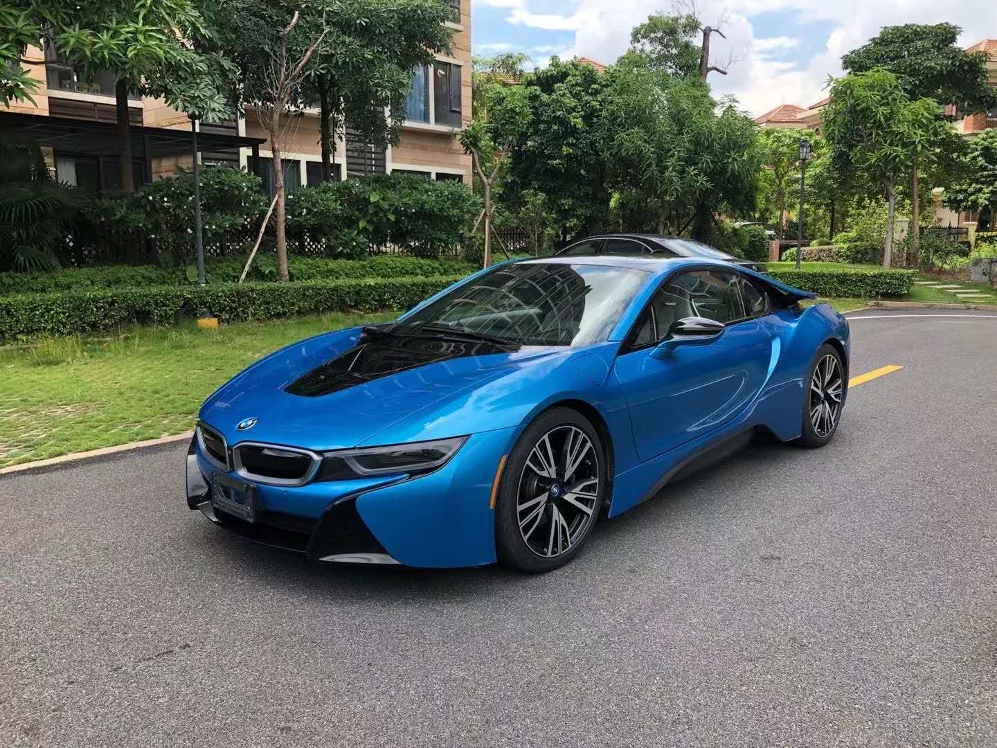 2017年宝马i8售价57.8万,处处都彰显着个性超前的时尚设计