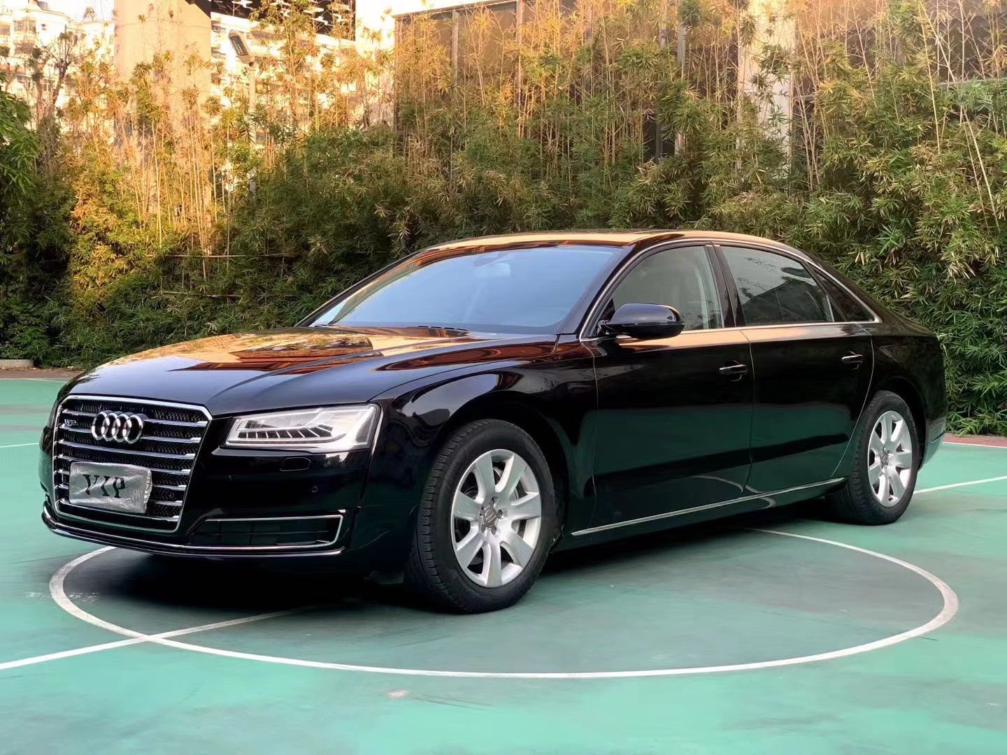 17款奥迪a8售价25万,静态的时候也透射出一种动感的气质