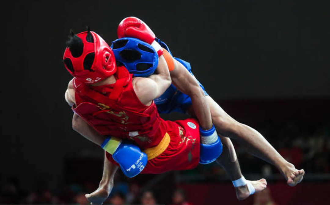 散打比赛搂抱过多怎么办一招就能解决