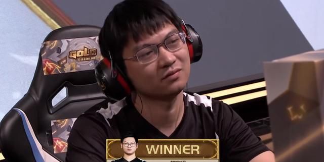 轮流秀操作统治赛场虎牙炉石技术流主播重拳出击