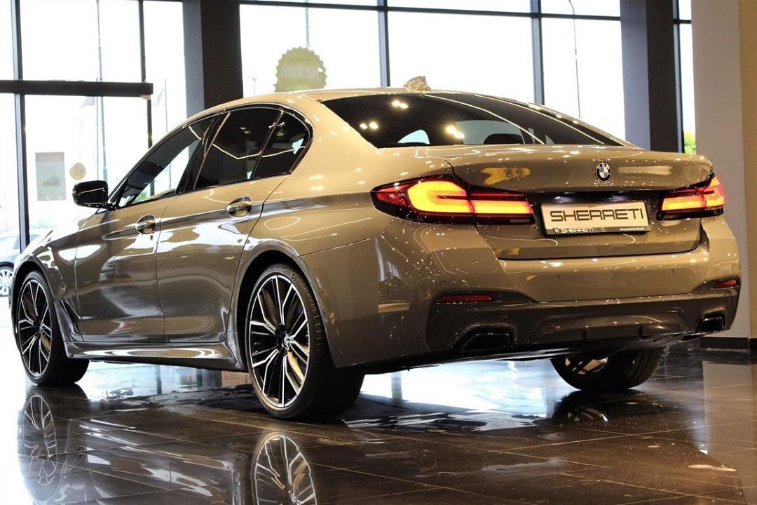 新款宝马5系实车 更加运动精致