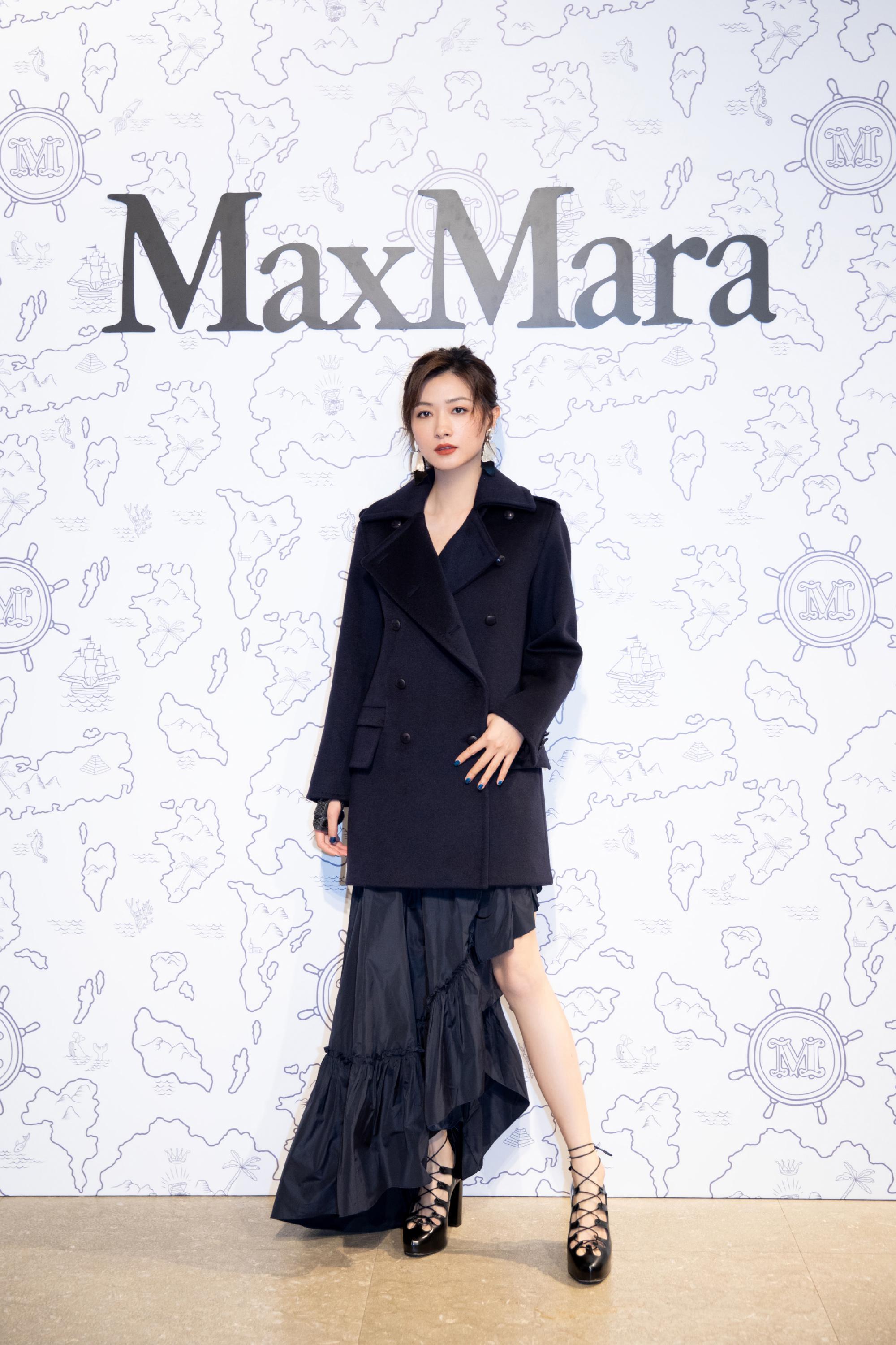 万茜钢管舞造型登杂志封面,红色紧身裙用闪光面料,未来感十足