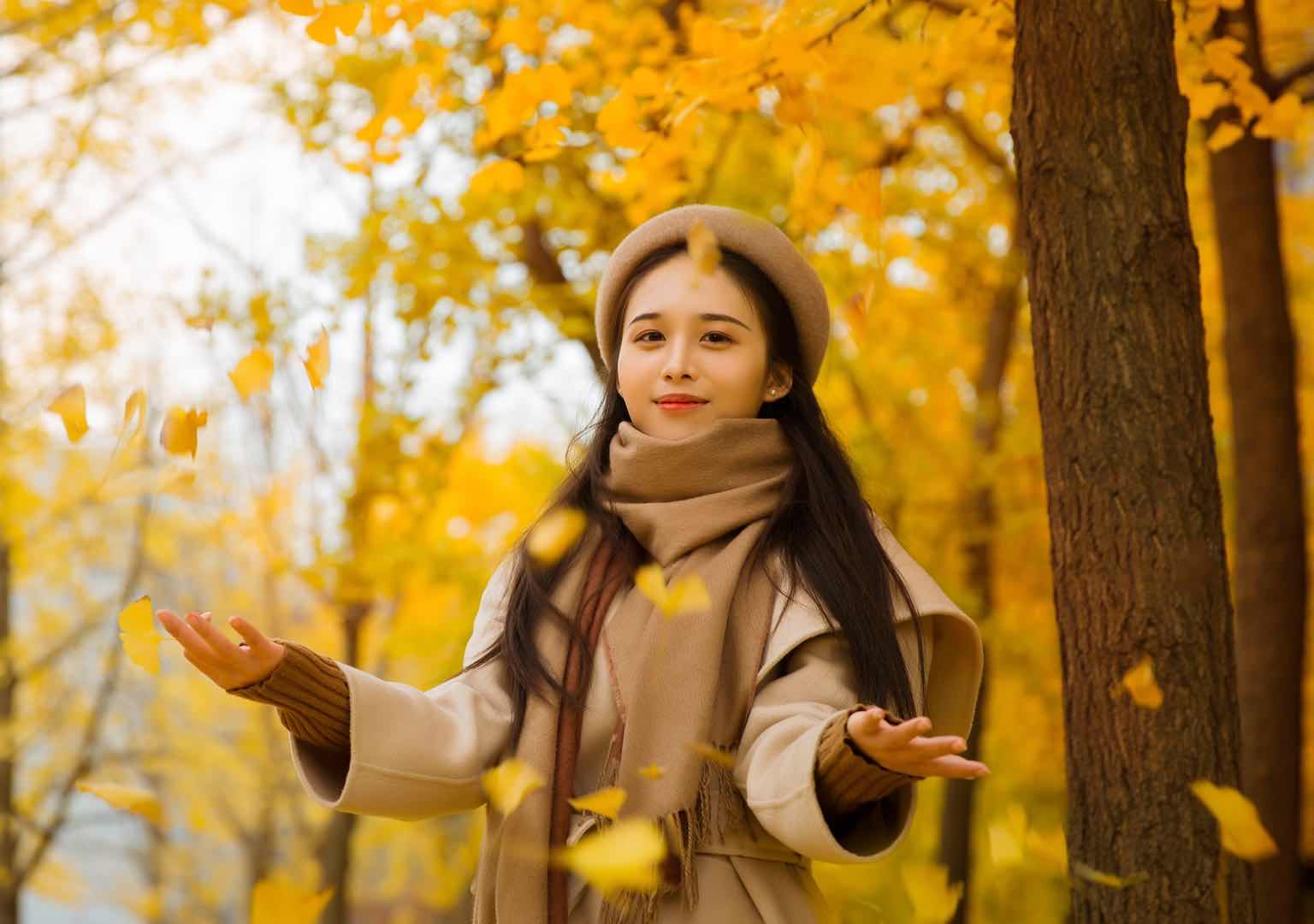 秋意正浓,拍摄一组暖色少女写真,这5个暖秋人像拍摄技巧别错过