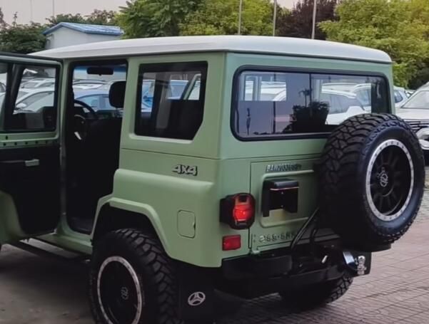 2021款bj212上市红眼大灯独立悬架内饰总算逆袭了