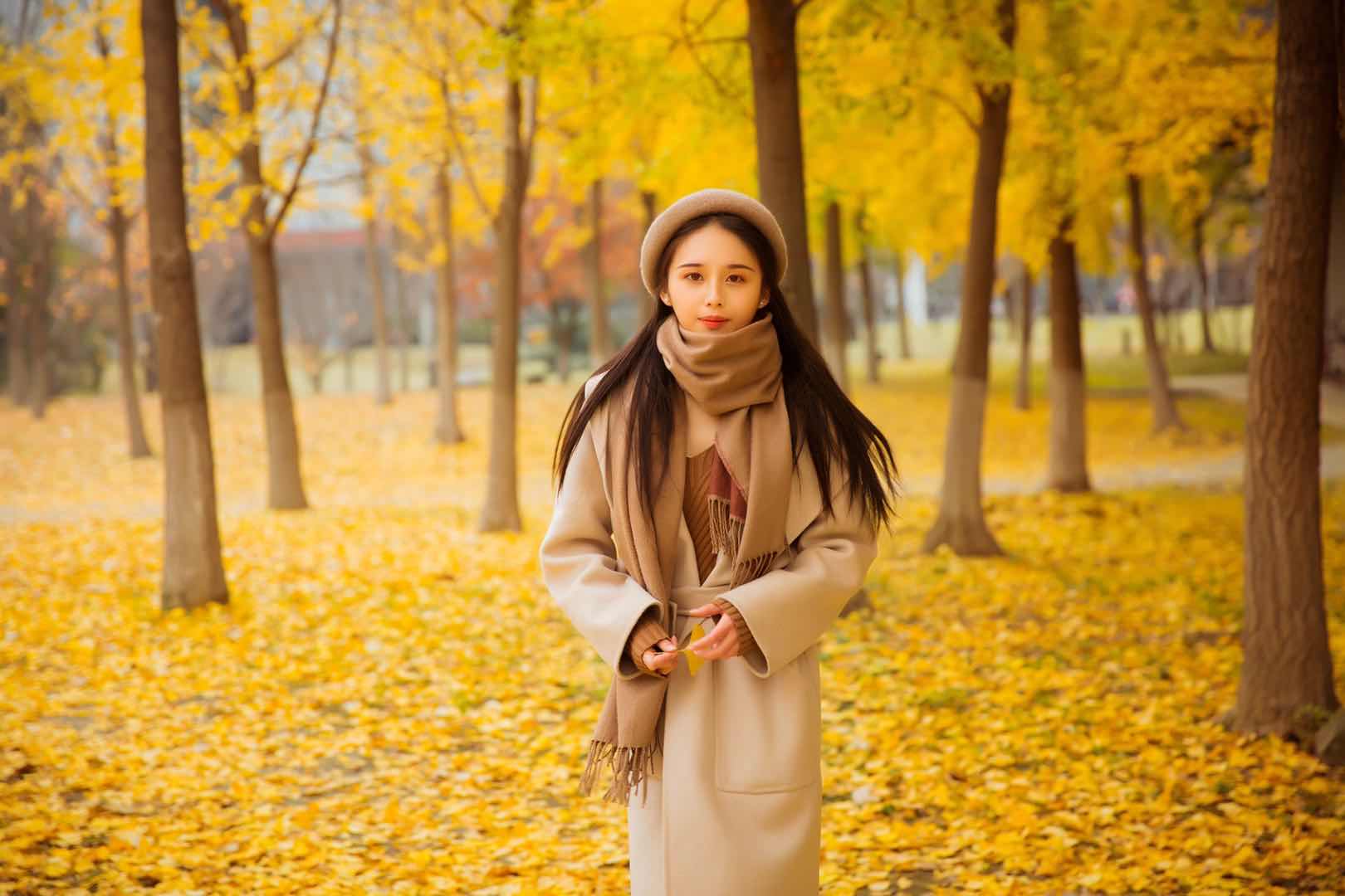 一般来说,暖秋的色调偏向于低对比度和较高的饱和度,如果想要人物的