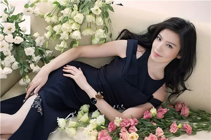 分手之后,林熙蕾又和吴彦祖传出绯闻,虽然被媒体拍到同行逛街的照片