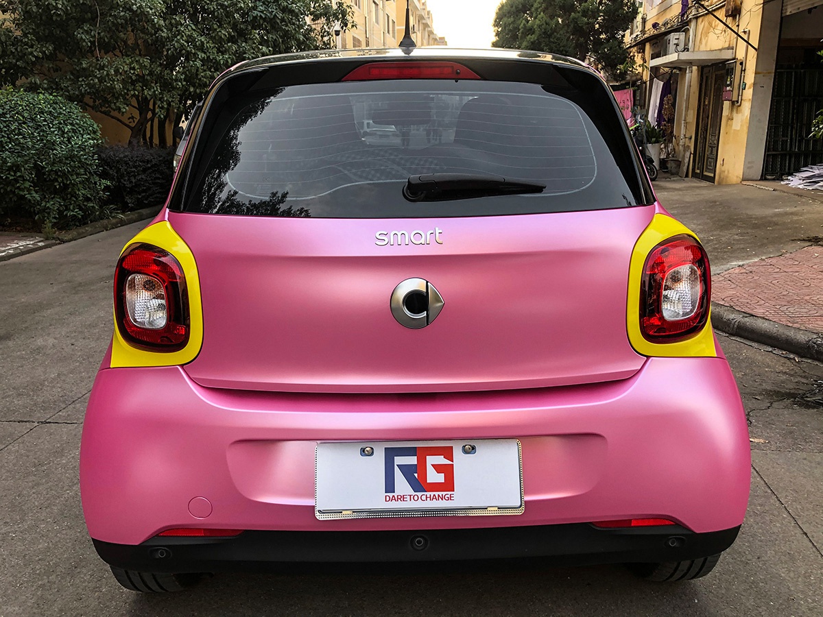 奔驰smart车身改色电光公主粉rg瑞集改色膜湖浙江永康