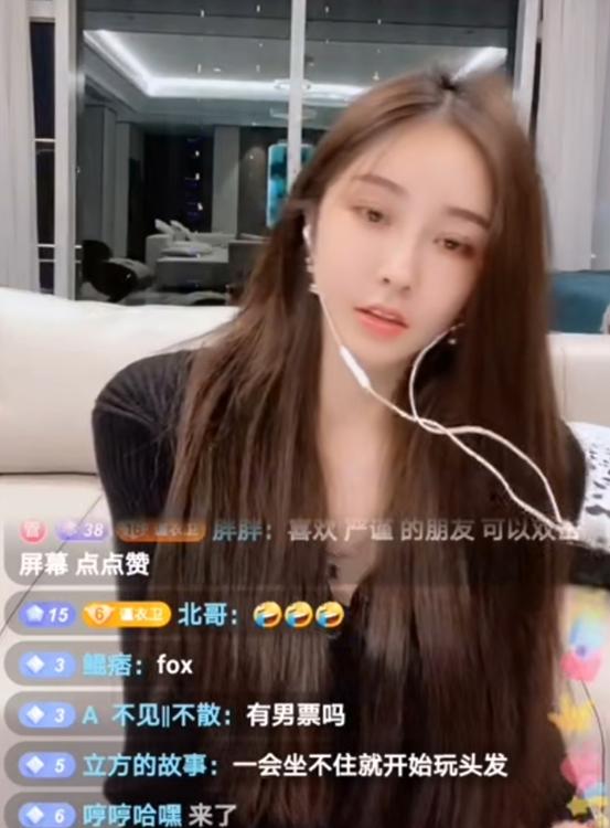 抖音严谨直播生涯遭遇滑铁卢,粉丝竟更喜欢猫?