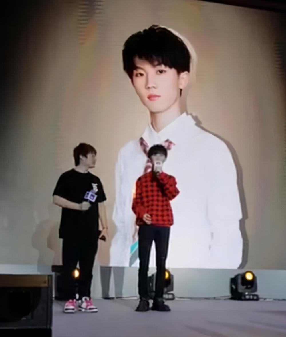 正在参加的《演员请就位》外,还有一档户外短途旅行综艺《春日酱》