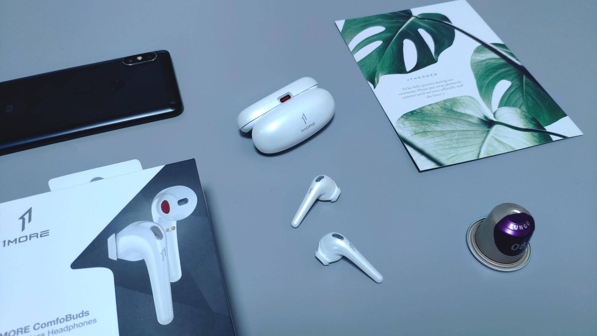 很明显1more comfobuds的命名是由comfortable buds组合而来,直译就是