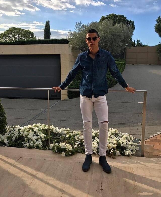 c罗感染新冠后亮相状态好,看他的日常帅气穿搭,球星不止会踢球