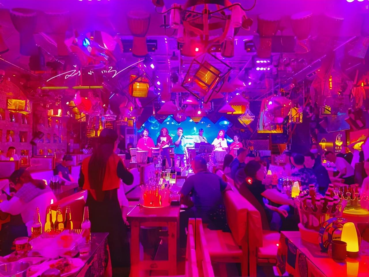 中国"夜生活"最丰富的古城,遍地都是酒吧,夜晚比白天更热闹