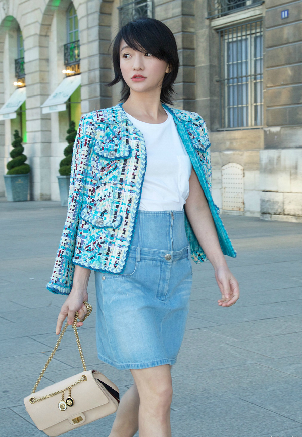 周迅穿衣风格有点接地气就算通过套一身高端奢侈品依旧显平淡