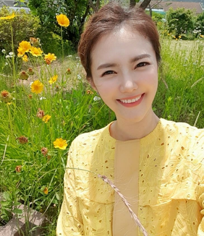 女主近况曝光,25岁退圈如今当网红,已是俩娃妈|放羊的星星|刘荷娜|夏