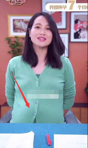 否认孕期疲劳工作后朱丹再挺孕肚直播秀恩爱表白老公很支持我