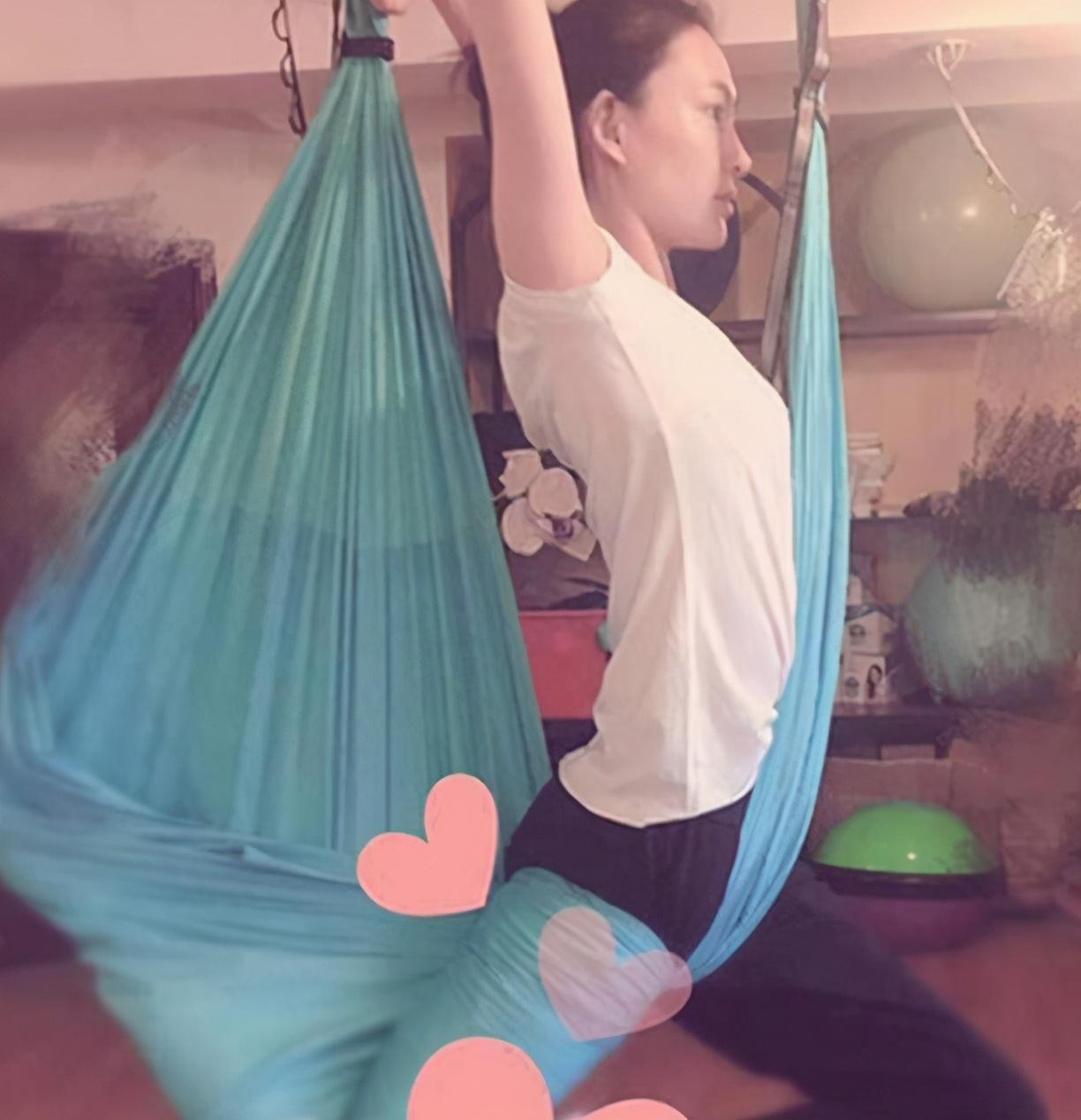 身材管理也是生活的重点,王丽坤家还有一个专门做运动的瑜伽室,整个