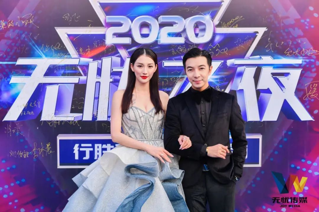 凯诺夫妇的现场dj秀与大掌柜夫妇的现场求婚,更是把整场晚会推向高潮