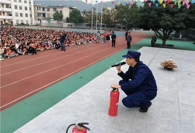 黎平消防应邀到黎平县第二中学开展消防安全培训演练|火灾_新浪新闻
