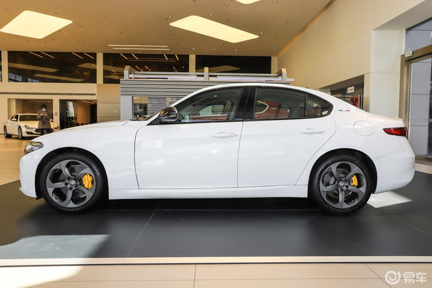 阿尔法·罗密欧giulia 280hp黯夜魅影限量版到店实拍