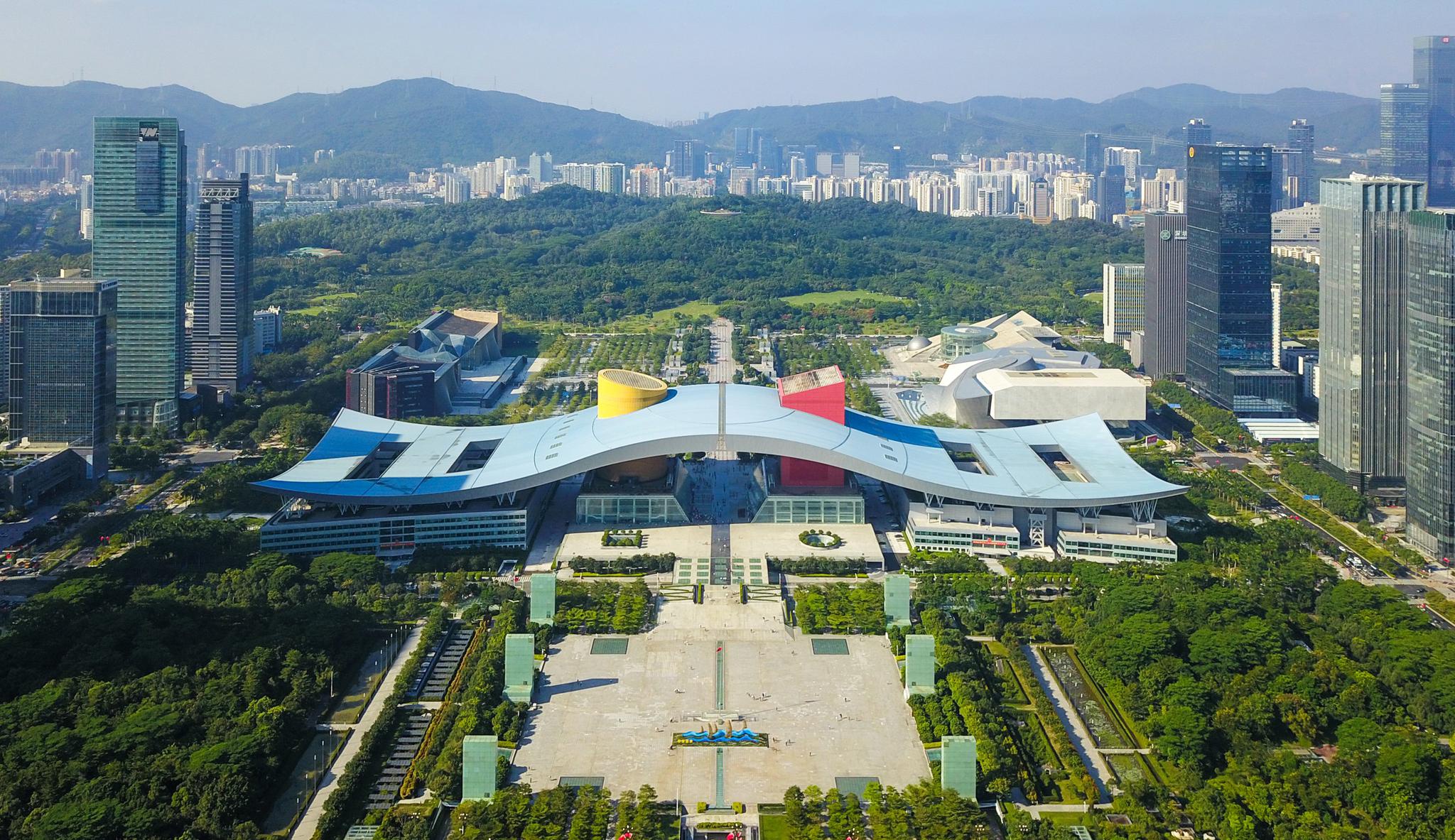 深圳市民中心和莲花山公园(2020年10月2日摄,无人机照片).