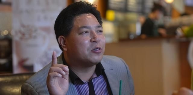 20多年前,小乞丐被大姐救助给了10块钱,如今用支票报恩|何荣峰|戴杏芬