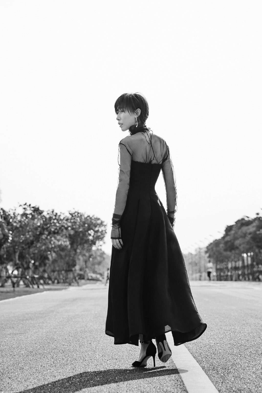 华鼎奖最佳女主任素汐被男相脸耽误的女神穿黑裙身姿婀娜