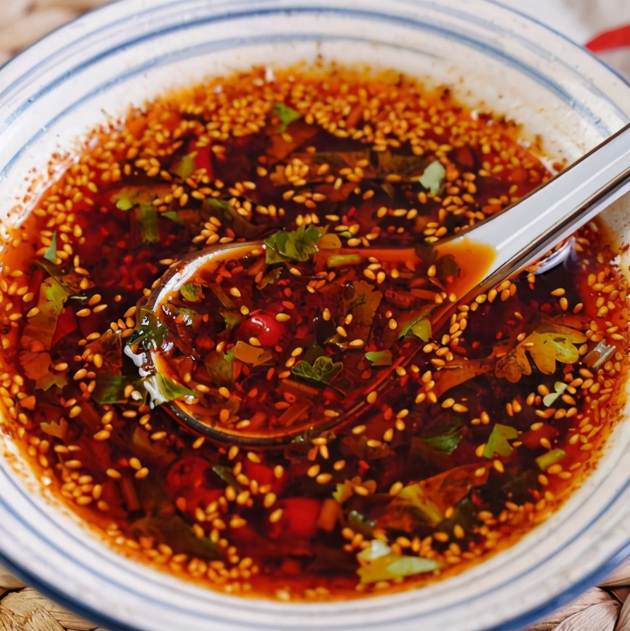 吃火锅不会调蘸料等于白吃,教你5种蘸料配方,服务员:真会吃