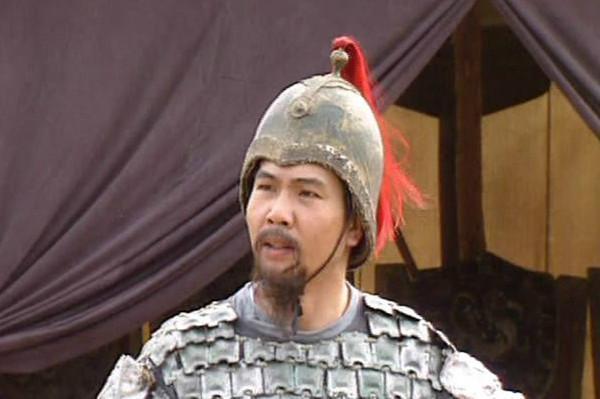 此人位高权重，却糊里糊涂被董卓杀害，原因至今依然是个谜|袁绍|太傅|吕布|华雄|袁术_新浪新闻