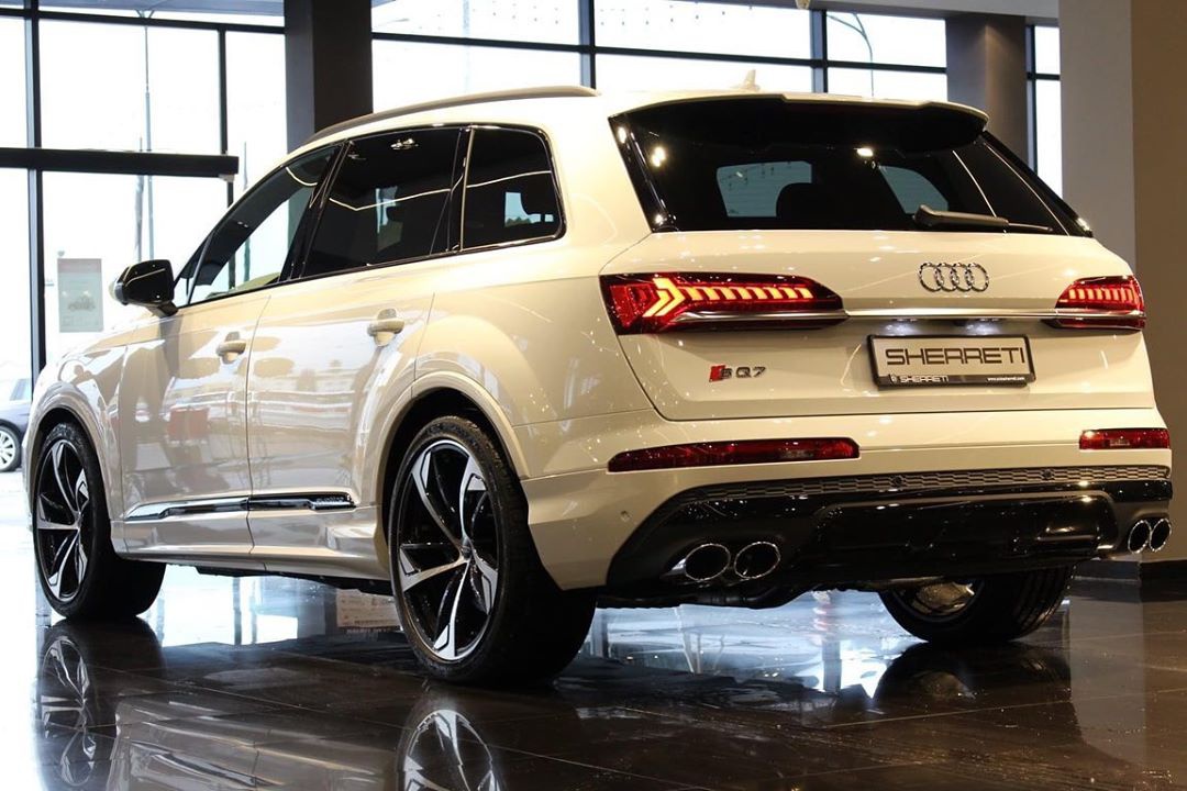 新款奥迪sq7实车 高性能的设计