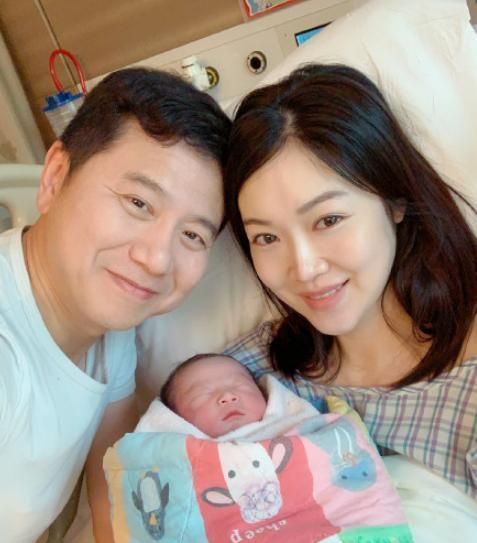 本与黄有龙谈婚论嫁,却被赵薇半路截胡,12年后叶翠翠道出真相