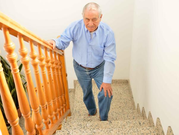 但是在我们身边不乏有这样的例子,经常爬楼梯的人膝关节的损伤更为