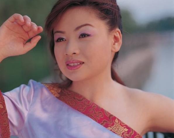 她曾是无人不知的女歌手,一辈子只火了一首歌,正当红时隐退|李琼|春晚