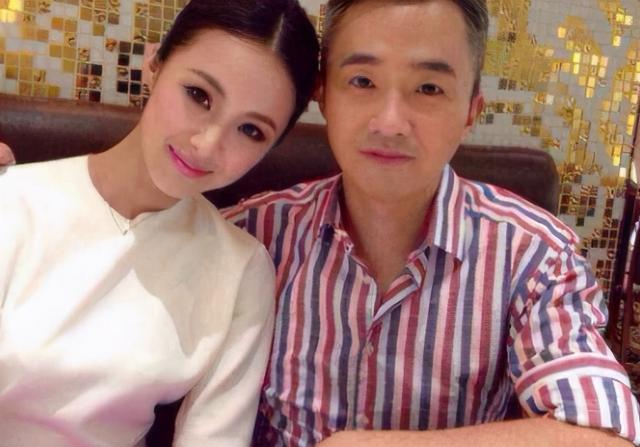 央视美女主持王萌萌丈夫患病不离不弃结婚多年依旧恩爱让人羡慕