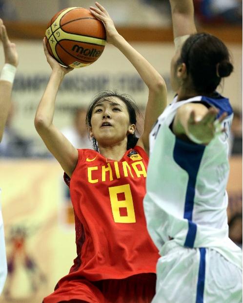 赵爽在场上司职前锋一职,身高1.88的她可以打3号和4号位.