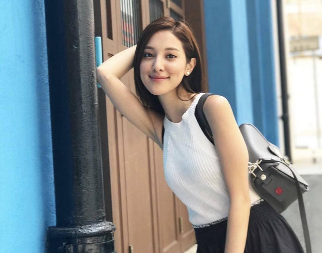 最美视帝妻子陈凯琳产后首次出席活动,大秀完美身材,引网友大赞