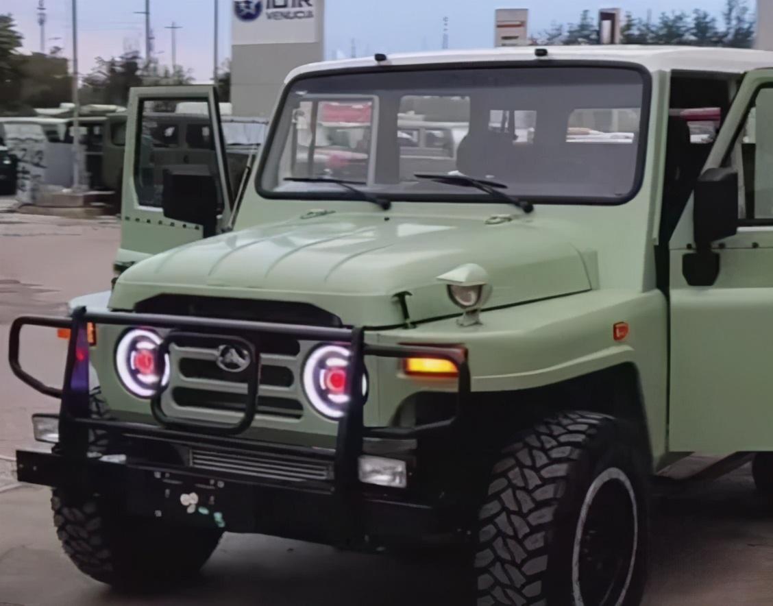 2021款"bj212"上市,红眼大灯 独立悬架,内饰总算逆袭了!