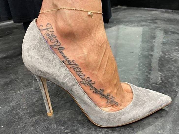 真爱!瓦妮莎晒新纹身:将科比女儿一家人的名字全部纹在了脚背上