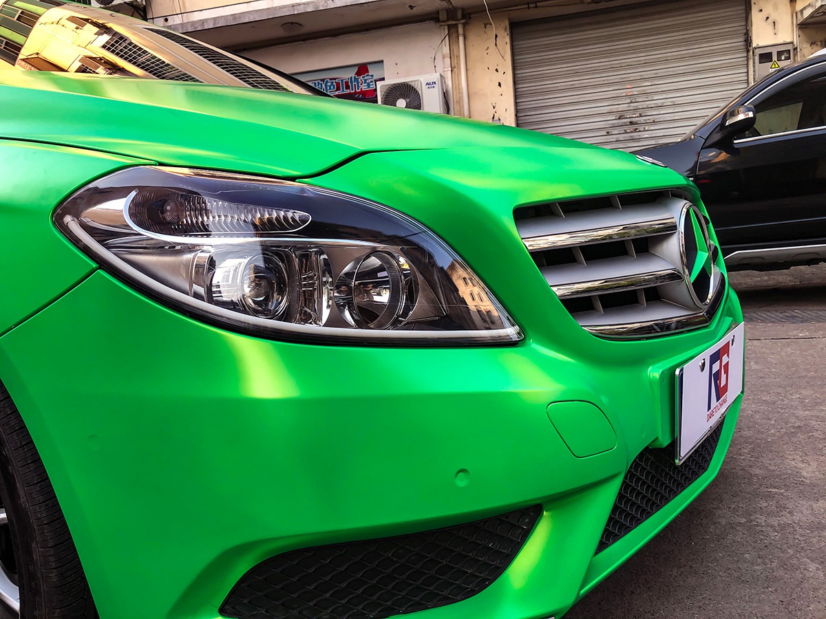 奔驰b180车身改色电光苹果绿